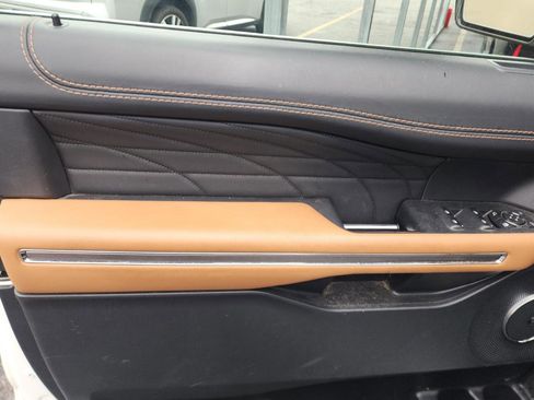 Used 2022 Ford Expedition Platinum image 13