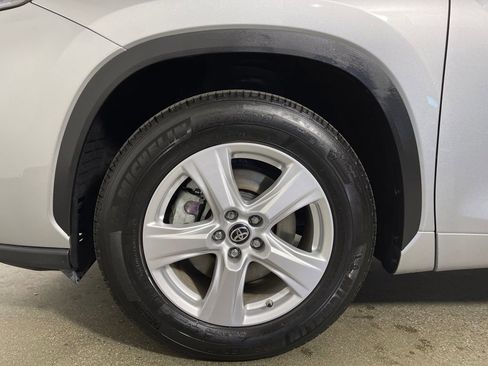 Certified 2025 Toyota Highlander LE image 11