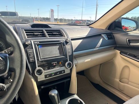 Used 2012 Toyota Camry LE image 14