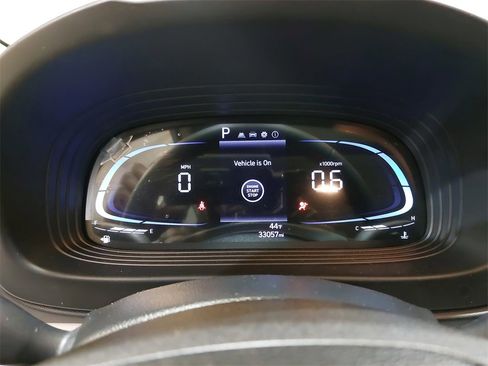 Used 2024 Hyundai Venue SEL image 18