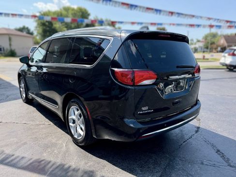 Used 2017 Chrysler Pacifica Touring-L Plus FWD image 6
