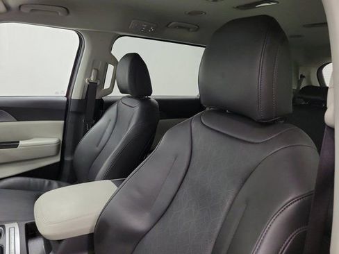 Used 2024 Kia Carnival LX FWD image 20
