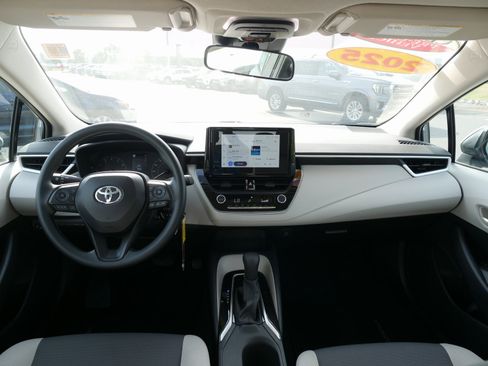 Used 2025 Toyota Corolla LE image 14