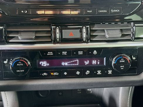 Used 2023 Nissan Pathfinder SL image 24