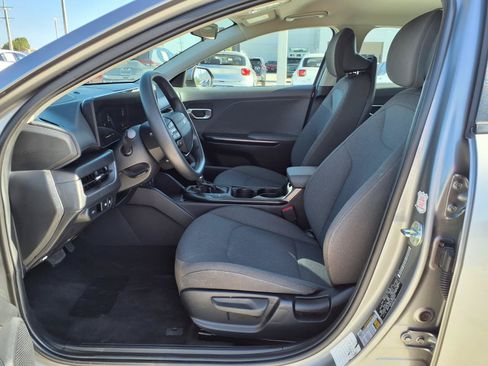 Used 2025 Kia K4 FWD image 24