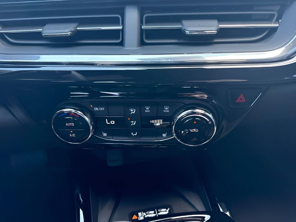 New 2026 Chevrolet Trax RS w/ Sunroof Package FWD image 18
