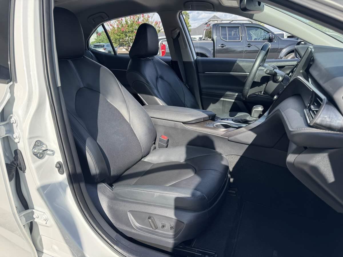 Used 2022 Toyota Camry XLE FWD image 12