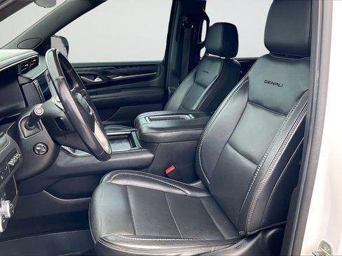 Used 2021 GMC Yukon Denali w/ Advanced Technology Package AWD/4WD image 17