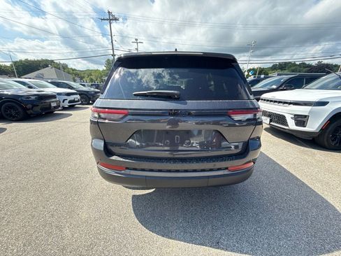 New 2026 Jeep Grand Cherokee Limited w/ Limited Altitude Package AWD/4WD image 4