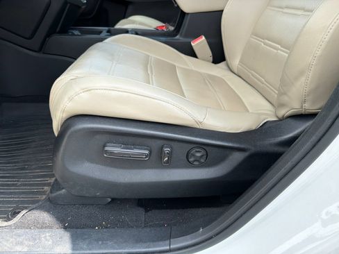 Used 2017 Honda CR-V Touring image 12