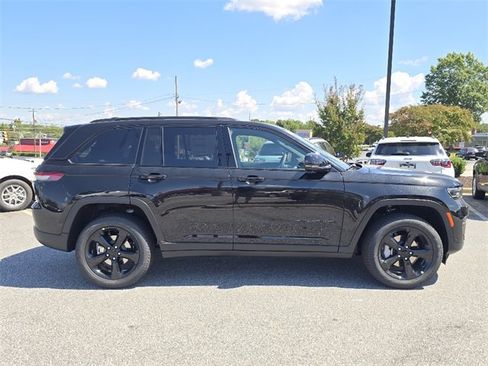 New 2025 Jeep Grand Cherokee Limited w/ Luxury Tech Group II image 2