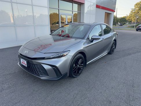 Used 2025 Toyota Camry SE w/ Convenience Package AWD/4WD image 2