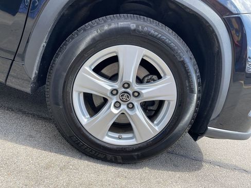 Certified 2023 Toyota Highlander L image 11