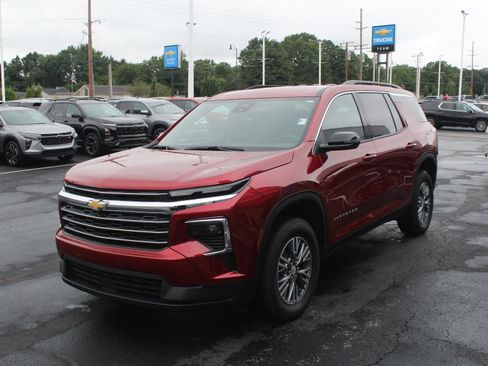 New 2027 Chevrolet Traverse LT FWD image 7