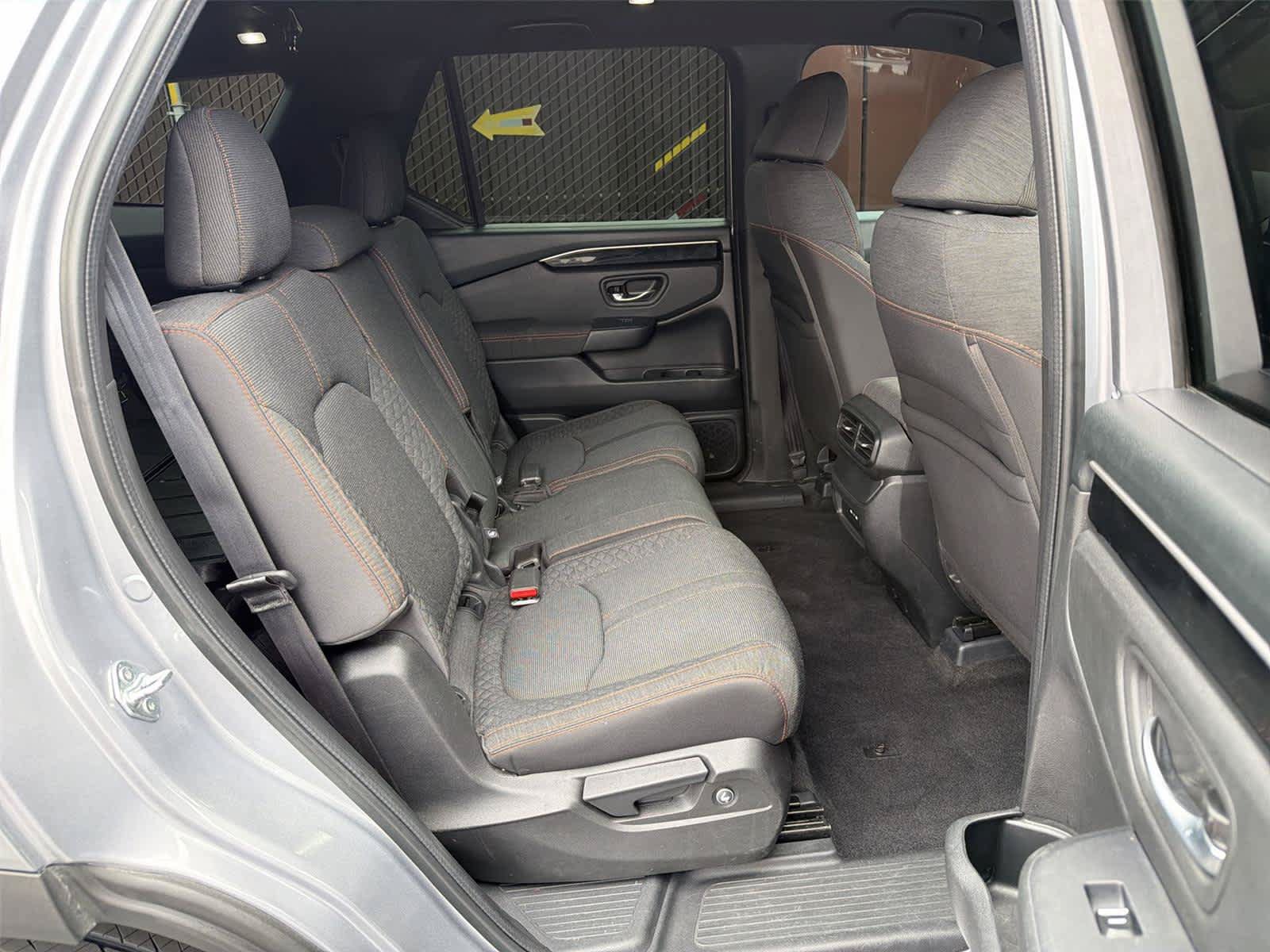 Used 2024 Honda Pilot Sport image 14
