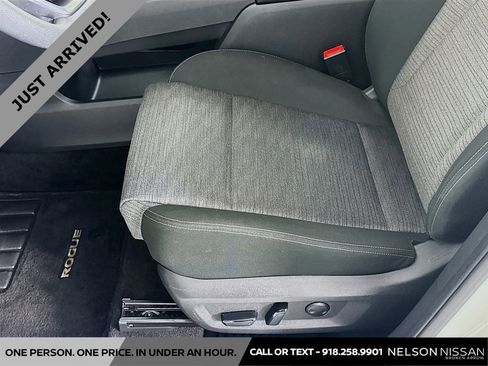 Used 2023 Nissan Rogue SV image 18