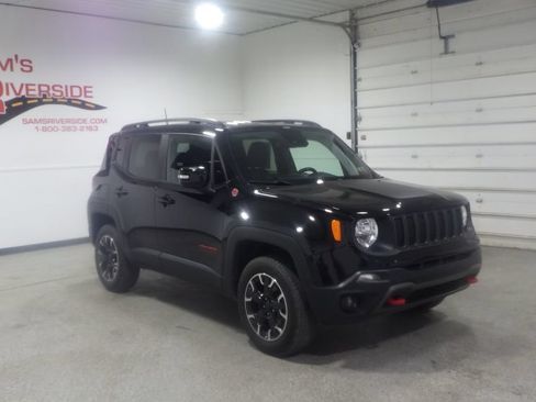 Used 2023 Jeep Renegade Trailhawk w/ Trailhawk Elite Group AWD/4WD image 5