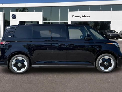 New 2025 Volkswagen ID. Buzz Pro S RWD image 3
