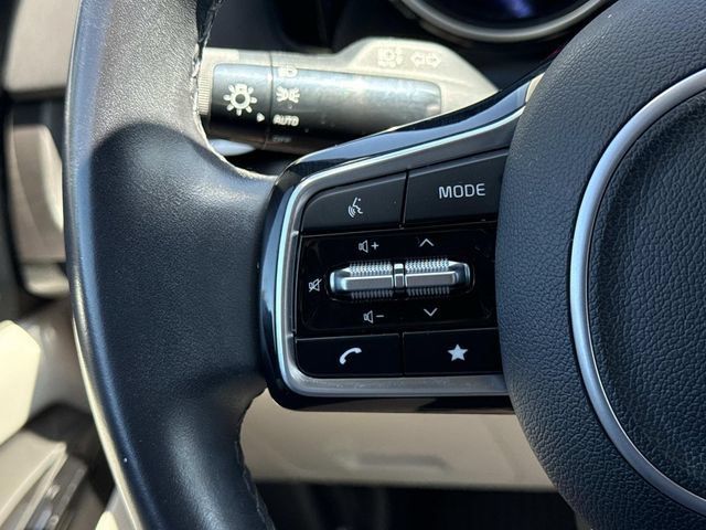 Used 2024 Kia Carnival EX FWD image 22