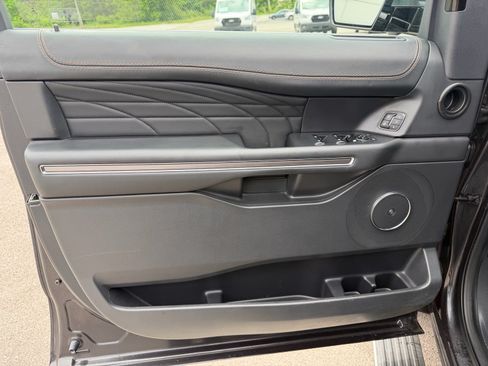 Used 2023 Ford Expedition Platinum AWD/4WD image 24