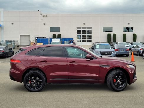Used 2017 Jaguar F-PACE S image 4