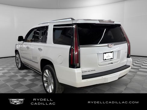 Used 2018 Cadillac Escalade Platinum AWD/4WD image 3