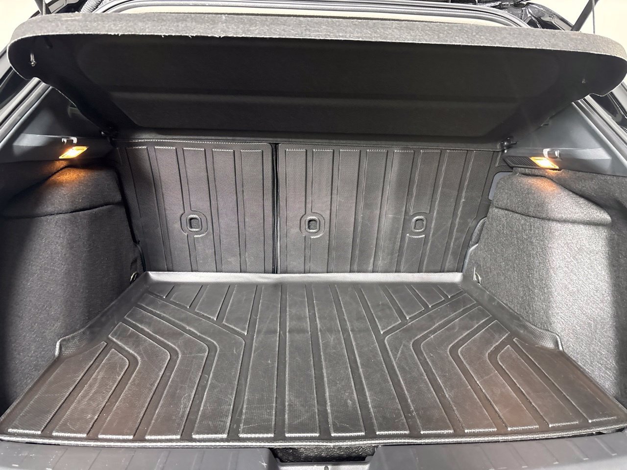 Used 2025 Nissan Kicks SR AWD/4WD image 23