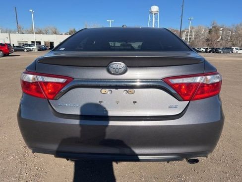 Used 2015 Toyota Camry SE image 4