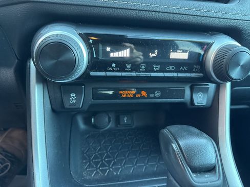 Used 2020 Toyota RAV4 LE w/ Carpet Mat Package image 24