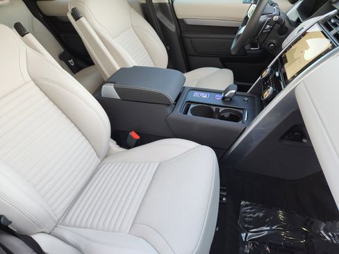 Certified 2025 Land Rover Discovery Dynamic SE image 15