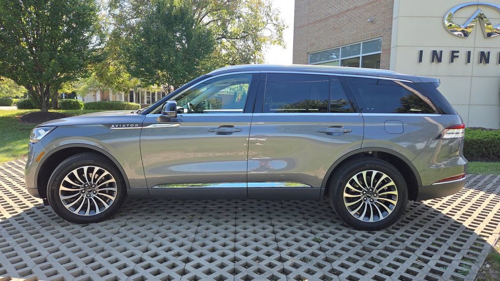 Used 2023 Lincoln Aviator AWD w/ Premium Package image 7