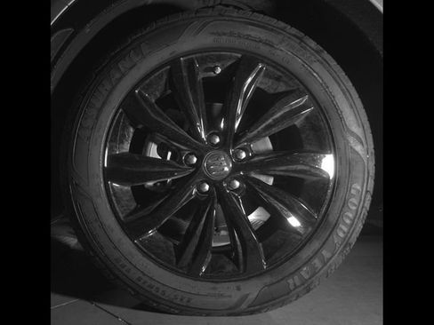Used 2025 Buick Envista Sport Touring w/ Convenience II Package FWD image 11
