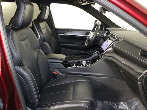 Used 2023 Jeep Grand Cherokee L Overland w/ Advanced Protech Group III image 18