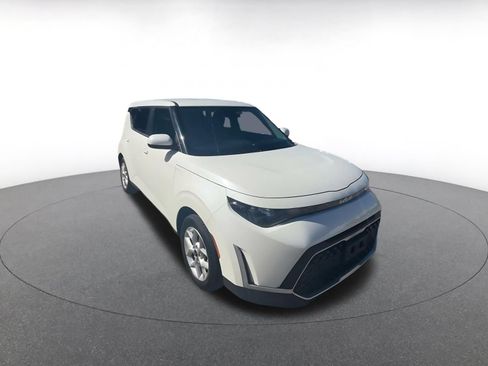 Used 2025 Kia Soul LX w/ LX Technology Package FWD image 3