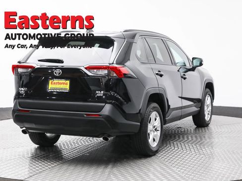 Used 2021 Toyota RAV4 XLE w/ Convenience Package image 5