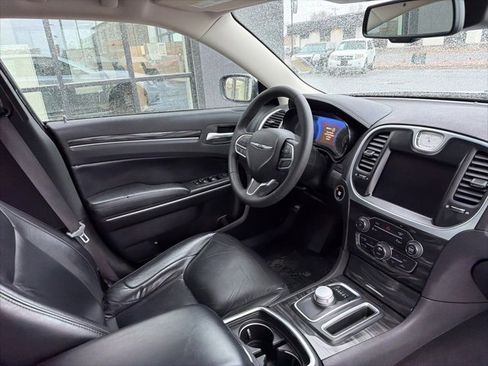 Used 2022 Chrysler 300 Touring L image 11