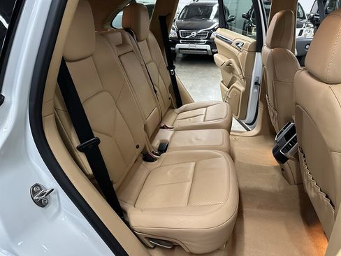 Used 2014 Porsche Cayenne AWD/4WD image 40