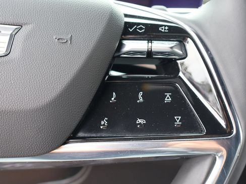Certified 2025 Cadillac Escalade Premium Luxury AWD/4WD image 24