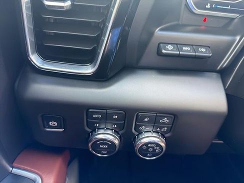 Used 2025 GMC Sierra 1500 Denali Ultimate AWD/4WD image 38