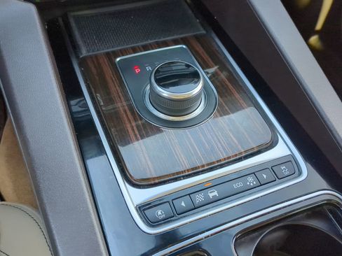 Used 2018 Jaguar F-PACE Prestige image 27