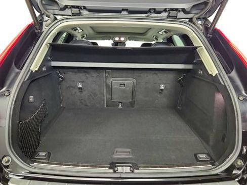 Certified 2023 Volvo XC60 T8 Plus AWD/4WD image 39