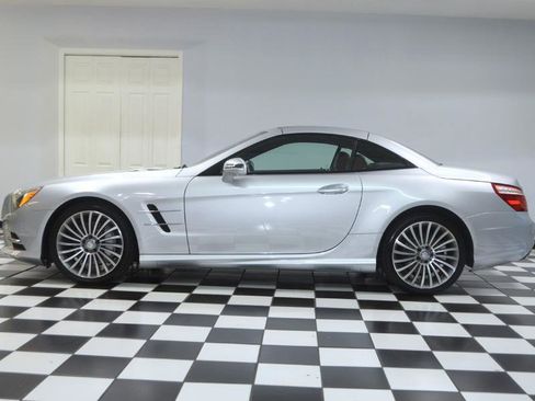Used 2016 Mercedes-Benz SL 550 550 w/ Driver Assistance Package image 6