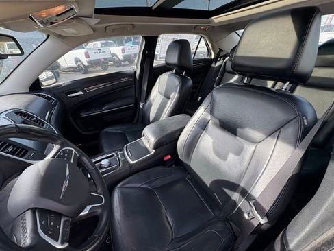 Used 2016 Chrysler 300 Limited image 7