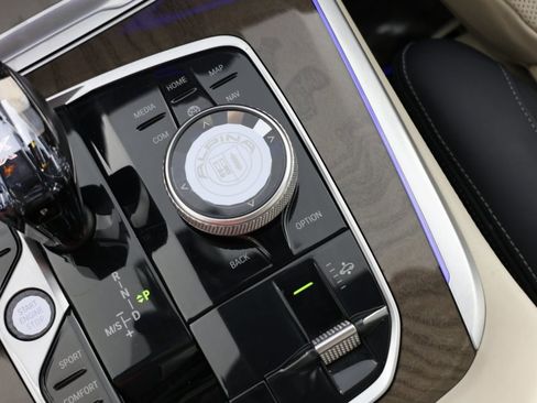 Used 2021 BMW ALPINA XB7 image 34