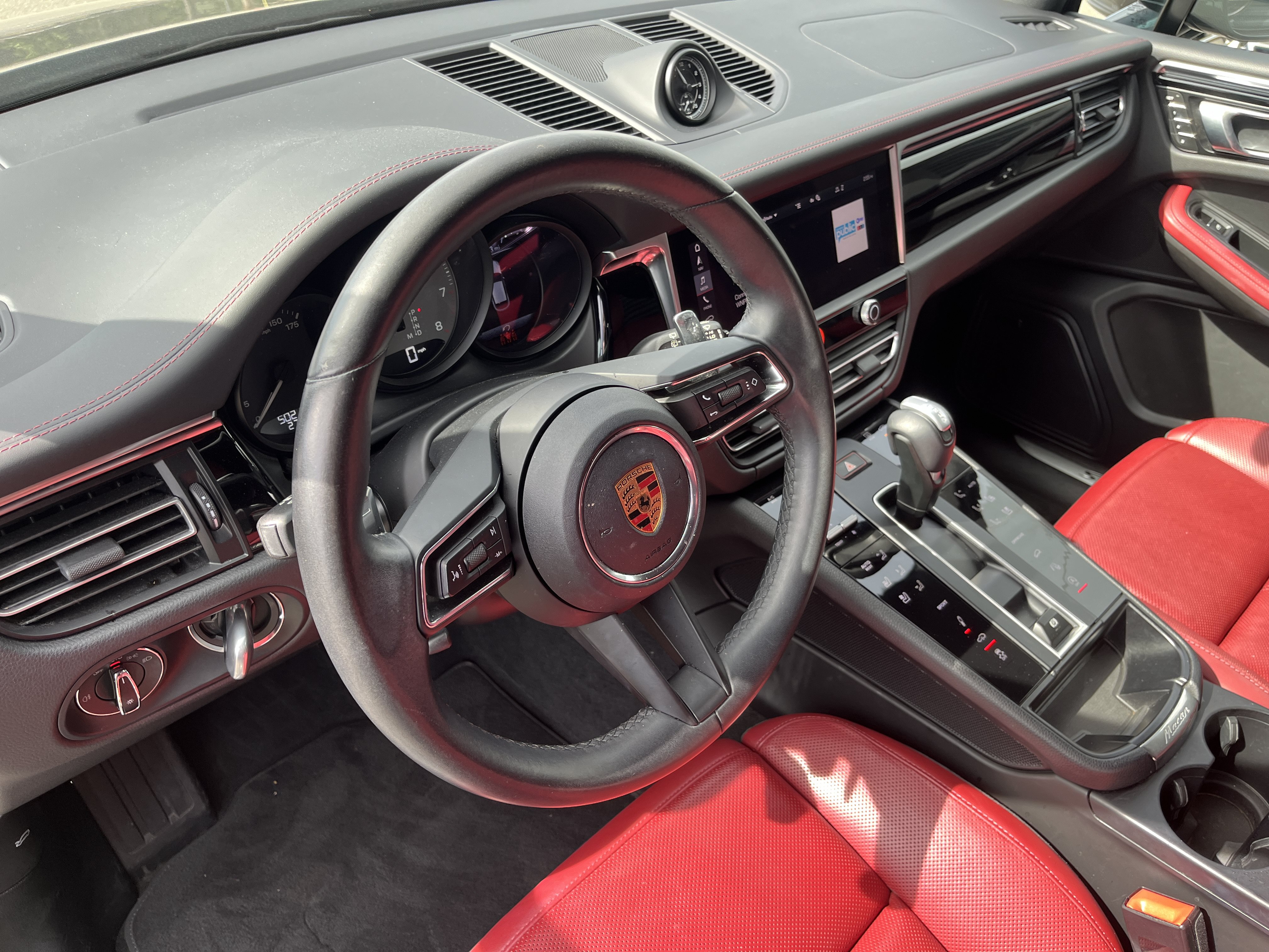 Certified 2024 Porsche Macan S AWD/4WD image 26