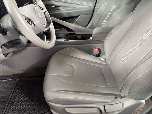 Used 2025 Hyundai Elantra SEL FWD image 11