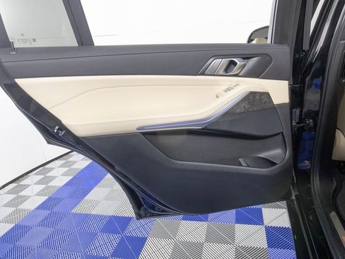 Used 2022 BMW X7 xDrive40i w/ Premium Package image 15