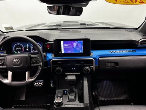 Used 2025 Toyota Tacoma TRD Sport AWD/4WD image 33