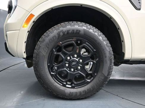Certified 2025 Ford Ranger Lariat w/ FX4 Off-Road Package AWD/4WD image 12