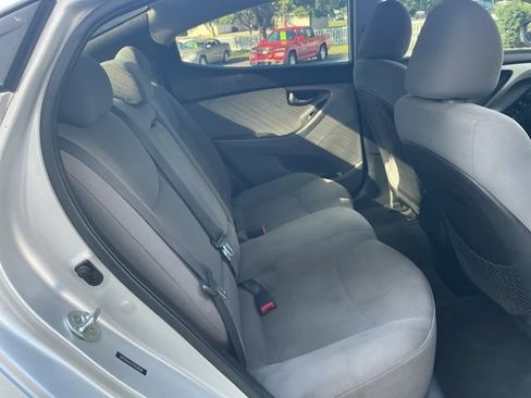 Used 2015 Hyundai Elantra SE FWD image 29